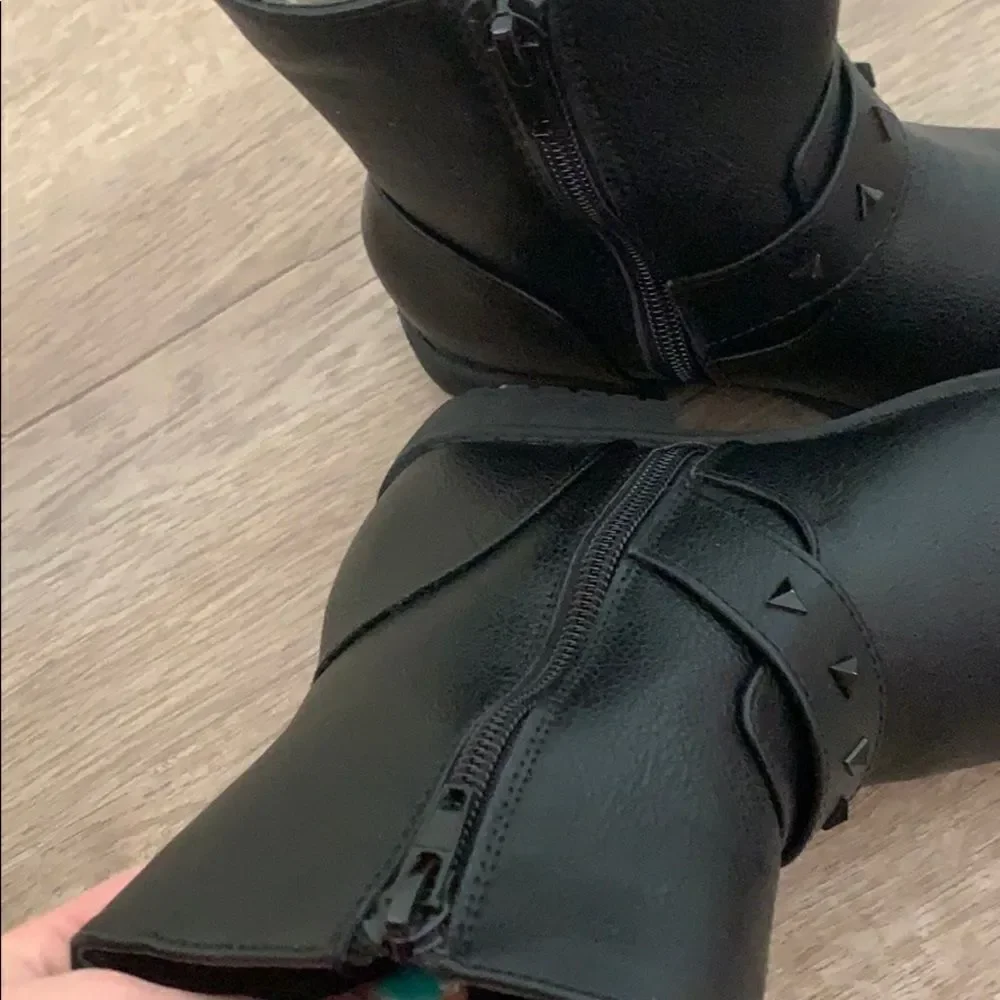 🎉last deal🎉Black studded boots